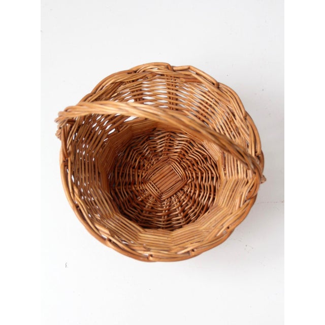 Late 20th Century Vintage Round Wicker Gathering Basket With Handle For Sale - Image 5 of 13