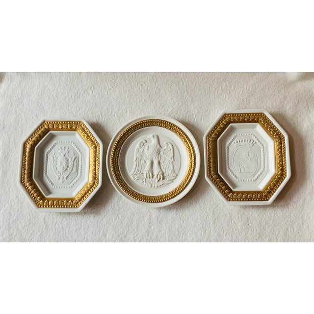 Gold Italian Bisque Porcelain Grand Tour Style Plaque With Gold Border | Italy, Mid-20th C. For Sale - Image 8 of 13