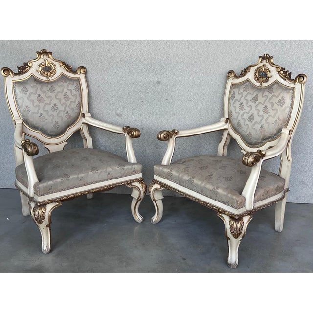 Baroque Pair of Venetian Hand Painted Armchairs in White Antique Painting and Giltwood For Sale - Image 3 of 18