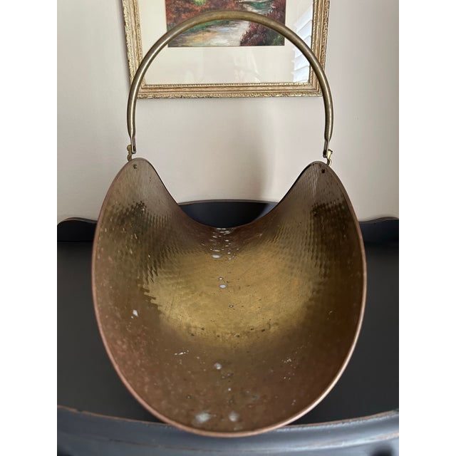 Vintage Mid 20th Century Hammered Brass Fireplace Log Holder With Lion Faces & Paws For Sale In Orlando - Image 6 of 12