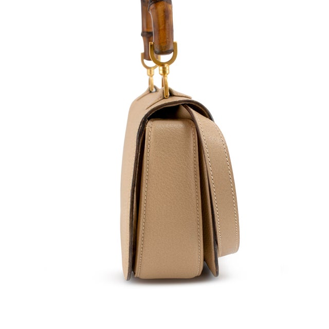 Modern Gucci Bamboo 1947 Vintage Beige Leather Turn-Lock Top Handle Shoulder Bag For Sale - Image 3 of 11