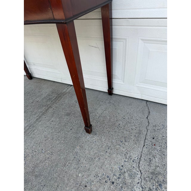 Mid 20th Century Vintage Federal Hepplewhite Style Mahogany Console Table Flip Top Game Table For Sale - Image 5 of 12
