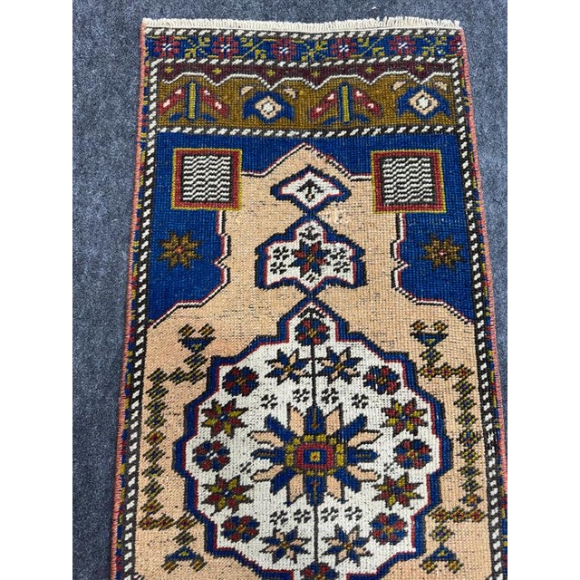Turkish Yastik Rug 1'6" x 3'8" For Sale - Image 4 of 5