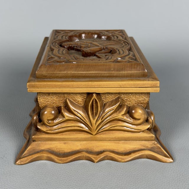 A prized and extremely rare Italian jewelry box dating back to the 1960s. It is an example of fine wood craftsmanship,...