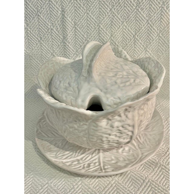 French Country Vintage Portuguese White Majolica Cabbage Ware Tureen With Lid and Underplate For Sale - Image 3 of 10