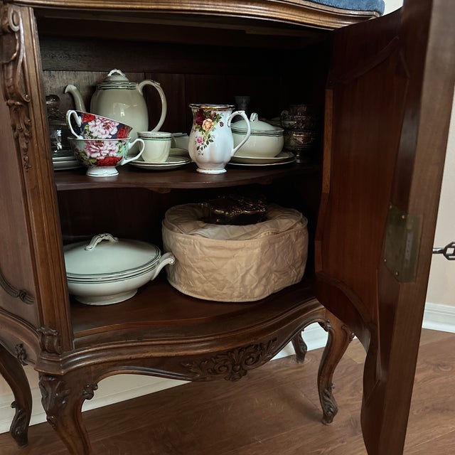 Sienna Exquisite Antique Louis XV Rococo Revival China Cabinet / Vitrine For Sale - Image 8 of 10
