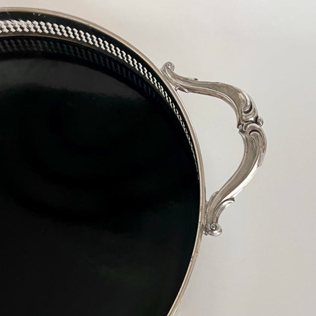 1960s Hollywood Regency Silver Plated Round Gallery Tray With Handles For Sale In Miami - Image 6 of 12