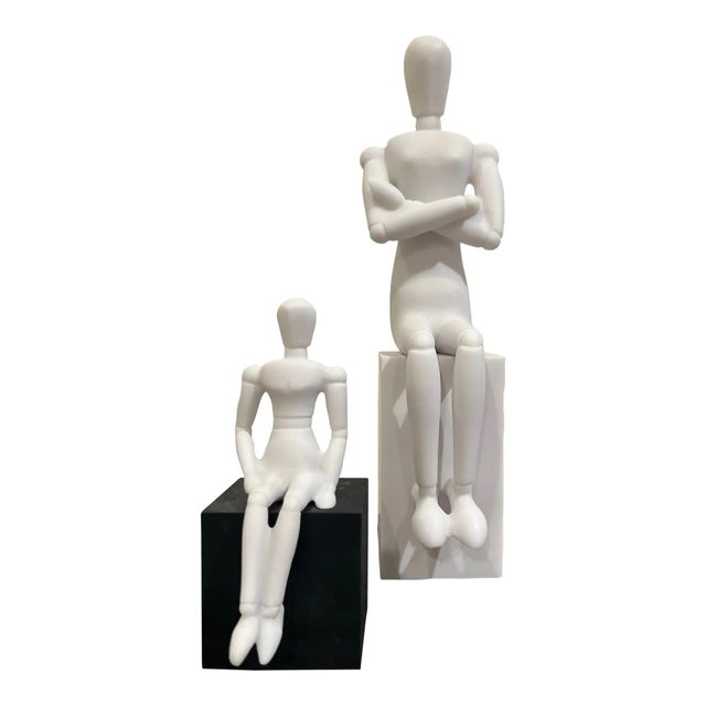 1990s Minimalist Modern White Sculptures – Set of 2 Contemporary Figures on Plinths For Sale - Image 4 of 7