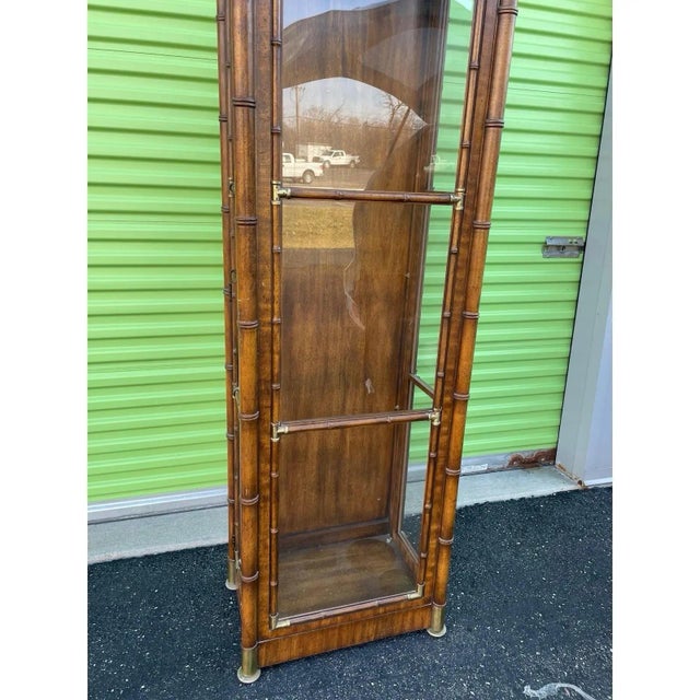 Late 20th Century Chinoiserie Style Illuminated Pagoda Curio Display Cabinet For Sale - Image 9 of 10