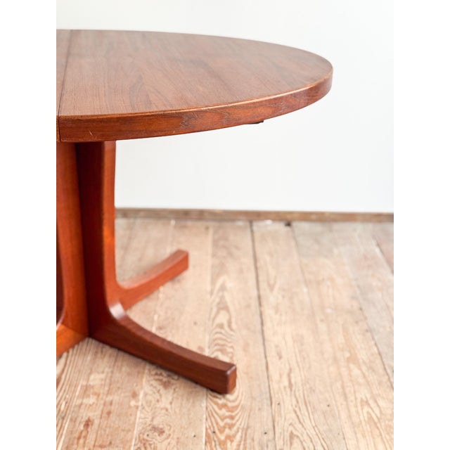 Mid-Century Modern Danish Round Teak Dining Table with Extensions For Sale - Image 9 of 18