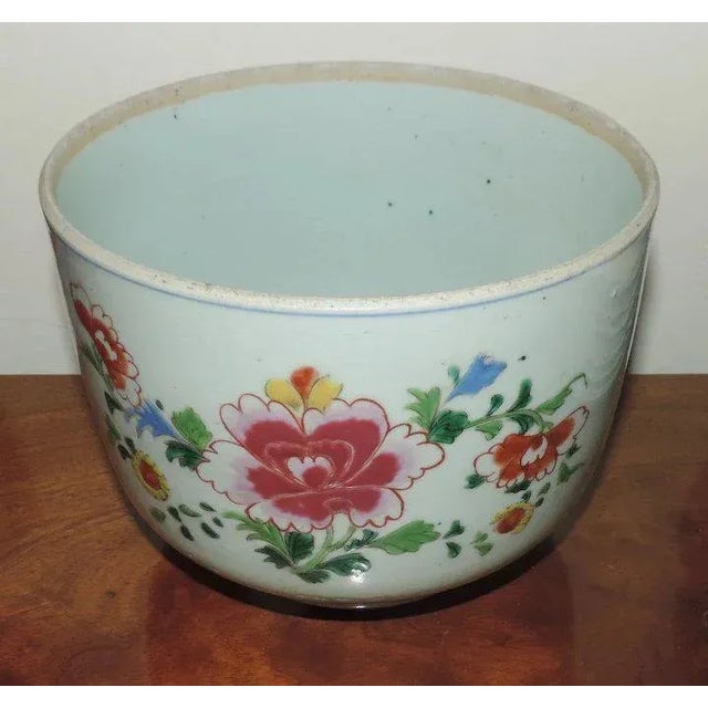 White 18th Century Chinese Famille Rose Porcelain Urn Bowl or Cachepot Planter Vase For Sale - Image 8 of 11