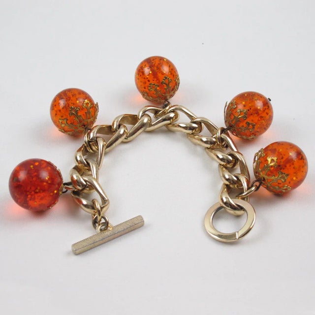 Gilded Aluminum and Orangeade Prystal Bakelite Beads Charm Bracelet For Sale In Atlanta - Image 6 of 6