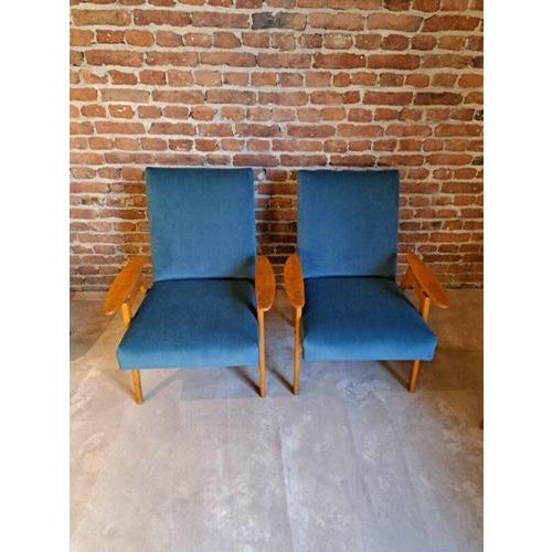 Pair of Vintage Armchairs – Timeless Elegance and Comfort
