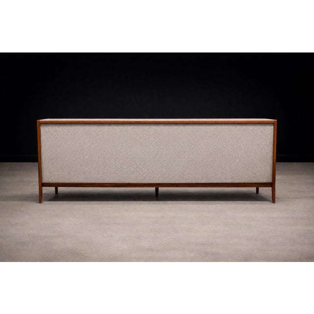 Beige Rino Levi Sofa in Hardwood and Bouclé, Brazilian Modern, 1960s For Sale - Image 8 of 11