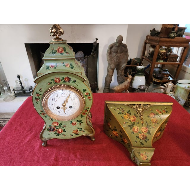 Delightful little cartel clock, in the 18th-century style. Wood, painted with floral motifs. And bronze. Very good...