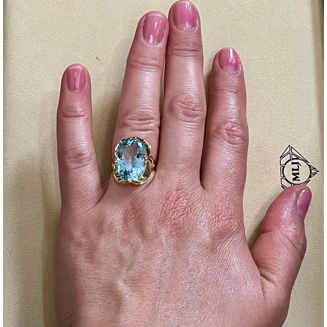 12.54 Carat Natural Oval Shape Aquamarine Cocktail Ring 14 Karat Yellow Gold For Sale - Image 11 of 18