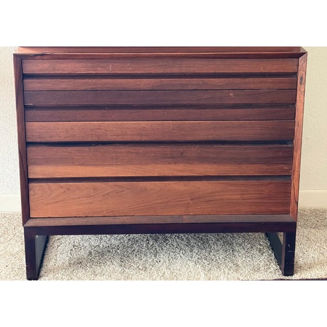 Amazing Poul Cadovius modular rosewood dresser, circa 1960 ("System Cado"). Included are the original freestanding floor...