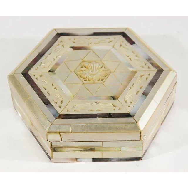 Shell Mid 20th Century Handcrafted White Mother of Pearl Inlaid Moorish Octagonal Box For Sale - Image 7 of 13