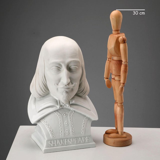 Porcelain bust of William Shakespeare. The manufacturer's mark is on the base. This piece is attributed to the mentioned...