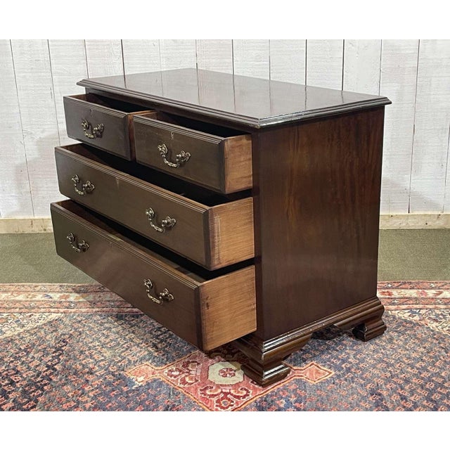 Early 20th Century English Mahogany Chest of Drawers For Sale - Image 10 of 18