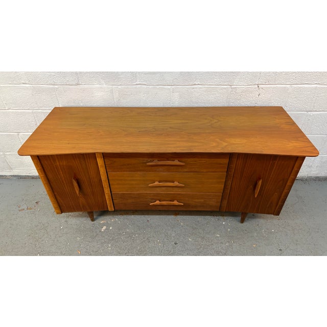 Mid-Century Modern Mid-Century Sculpted Walnut Credenza by Young Manufacturing, Attributed For Sale - Image 3 of 17
