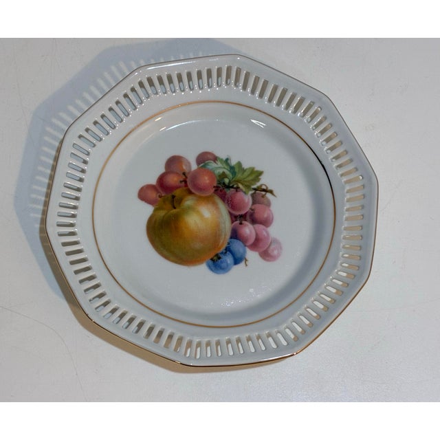 White Vintage Porcelain Reticulated Fruit Plates - Schwarzenhammer Bavaria – Set of 6 For Sale - Image 8 of 9