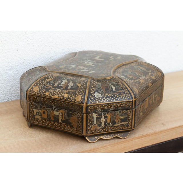 Chinoiserie Large Vintage Black & Gold Chinoiserie Box For Sale - Image 3 of 8