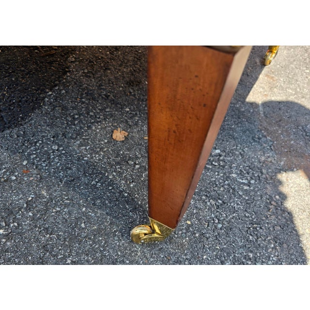 Early 20th Century Councill Furniture Mid-Century Modern Neoclassical Chaise Lounge With Carved Mahogany Legs and Brass Casters For Sale - Image 10 of 11