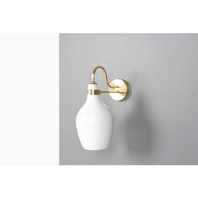 Mid-Century Modern Wall Light in Brass and Opaline attributed to Stilnovo, 1950s For Sale - Image 3 of 9