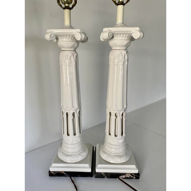Mid 20th Century Neoclassical Style White Ceramic and Marble Fluted Column Table Lamps, Pair For Sale - Image 5 of 12