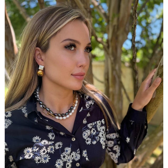 These all natural, freshwater pearls are brilliant for fall with their amazing deep hue and fine luster. Decorative double...