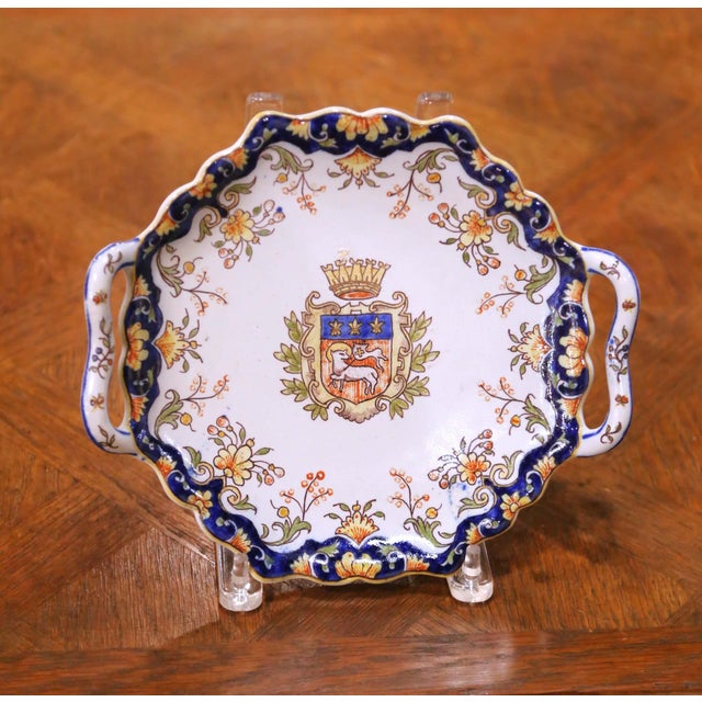 Pair of Early 20th Century French Rouen Faience Armorial Wall Platters For Sale In Dallas - Image 6 of 10