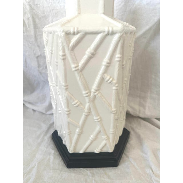 1960s White Ceramic Hexagonal Bamboo Relief Table Lamp For Sale - Image 4 of 9