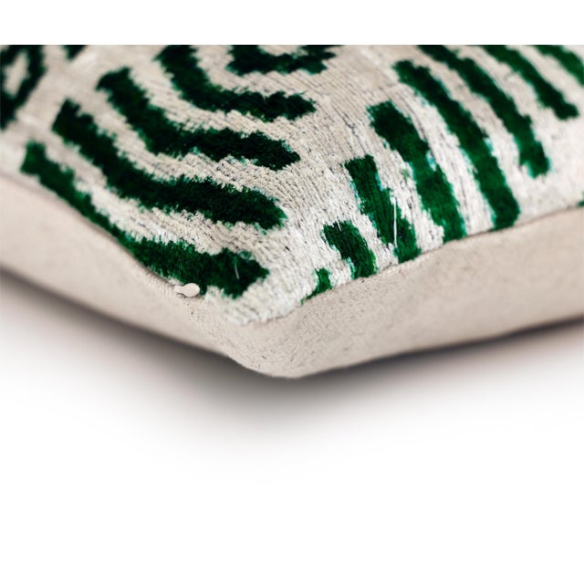 Mid-Century Modern Hand-Knotted Emerald Green Geometric Silk Velvet Pillow - 20x20 Ikat For Sale - Image 3 of 8