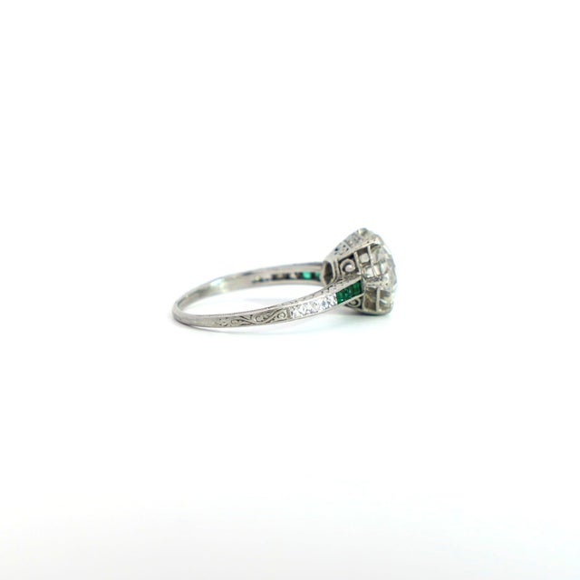 Art Deco 2.5 Carat Old Euro Cut Diamond & Emerald Engagement Ring in Platinum, Size 5.75 For Sale In Miami - Image 6 of 9