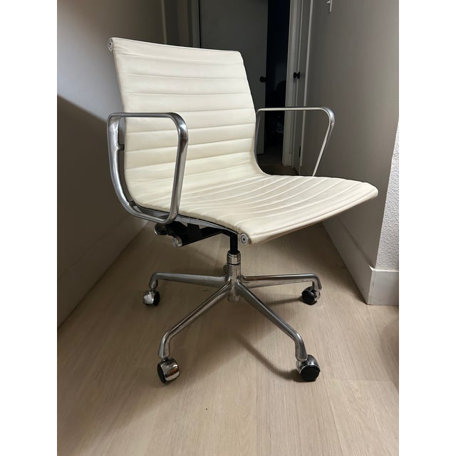 2017 Herman Miller Eames Aluminum Group Management Chair For Sale - Image 9 of 11
