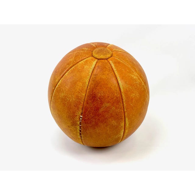 Mid-Century Leather Medicine Ball, 1950s, in Very Good conditions. Designed 1950 to 1959