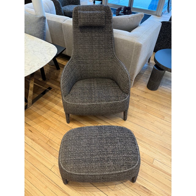 The Febo bergère armchair is a traditional type of seat. The fabric or leather upholstery is embellished by visible...