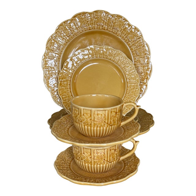 Last Chance!Vintage Bordallo Pinheiro Grapevine Harvest Amber Gold Place Settings - 8 Pieces For Sale