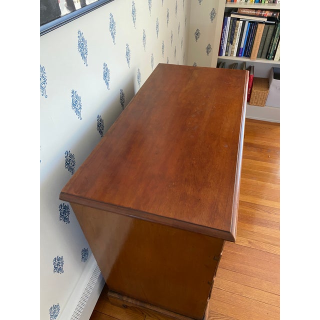Antique Early 1800s New England Neoclassical Cherry Chest of Drawers, Likely Connecticut River Valley For Sale In Richmond - Image 6 of 13