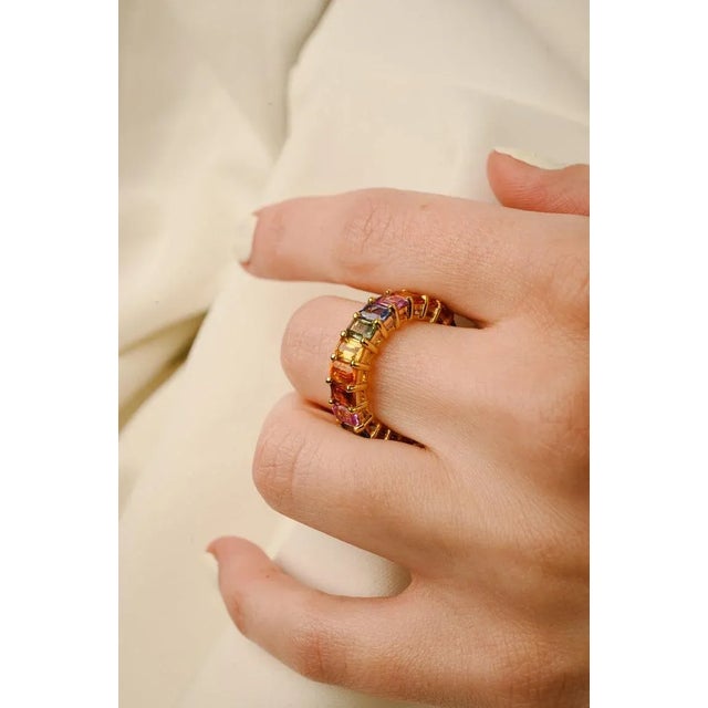 Art Deco 8.31 Ct Cushion Cut Multi Sapphire 18k Gold Eternity Band Ring 7 For Sale - Image 3 of 14