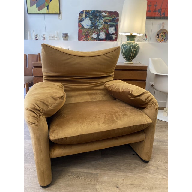 Maralunga Armchair in Fabric by Vico Magistretti for Cassina, 1970s, in Flawless conditions. Designed 1970 to 1979 This...