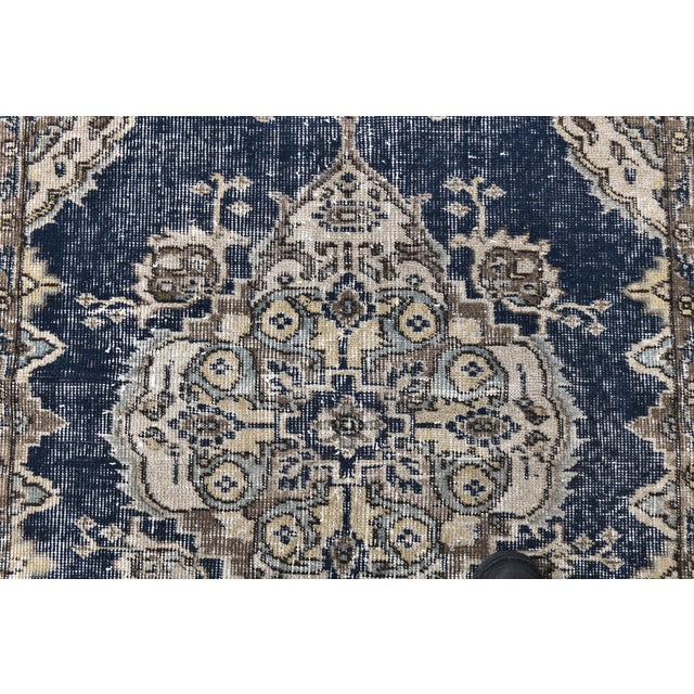 Vintage Rug in Wool For Sale - Image 5 of 10