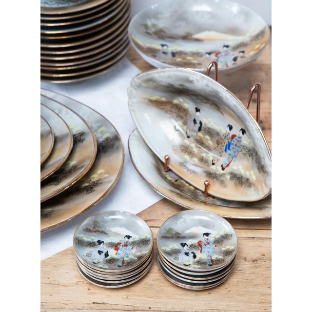 Japanese Showa Porcelain Kutani Dinner Service with Geishas and Fuji, 1940s, Set of 81 For Sale - Image 14 of 17