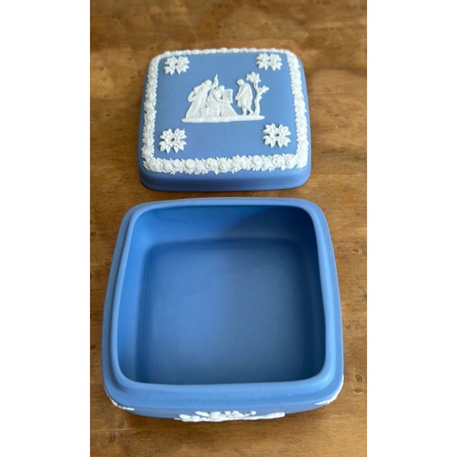 Mid-Century Modern Mid to Late 20th Century Vintage Wedgwood Blue Jasperware Square Trinket Box For Sale - Image 3 of 9