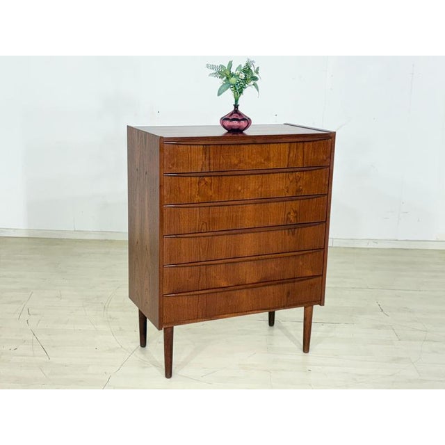 Mid-Century Modern Danish Chest of Drawers in Teak For Sale - Image 9 of 9