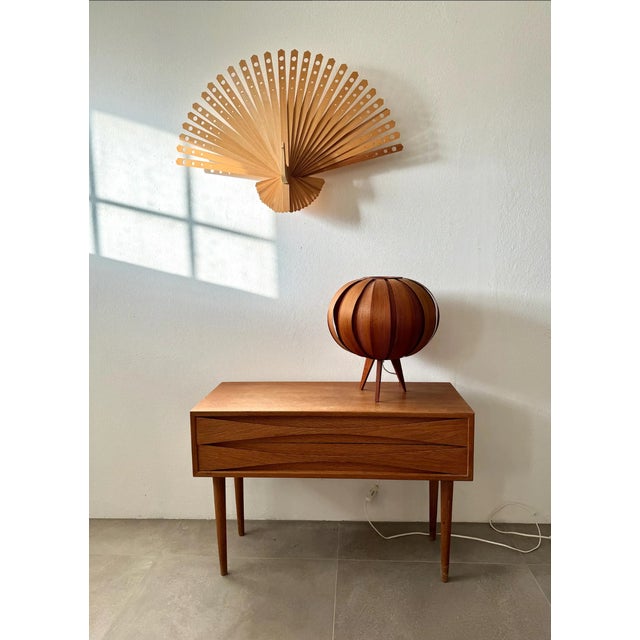 Mid-Century Modern Ellysett Pumpkin Table Lamp in Bentwood on Tripod Stand by Hans Agne Jakobsson for Markaryd, Sweden, 1960s For Sale - Image 3 of 9