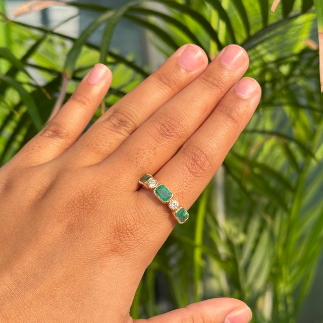 Pinion Bezel Set 2.07 Ct Zambian Emerald Three Stone Diamond Wedding Band Size 6 For Sale - Image 10 of 16