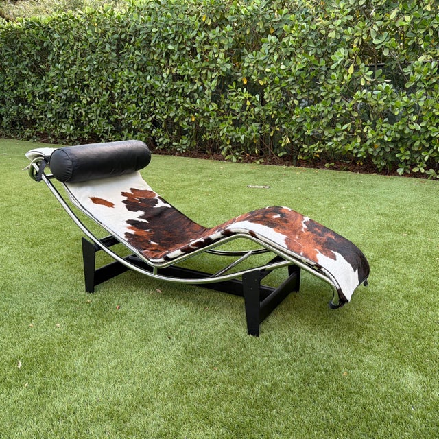 Animal Skin Vintage, Great Condition! Le Corbusier Attributed Cow Hide Chaise: Lc4 For Sale - Image 7 of 8