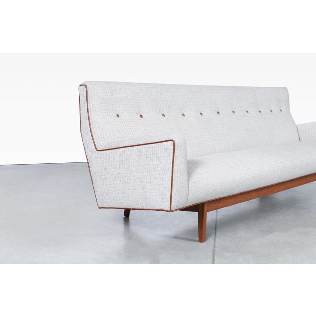 1950s Mid-Century Modern Walnut Floating Sofa Model U-150 by Jens Risom For Sale - Image 5 of 11